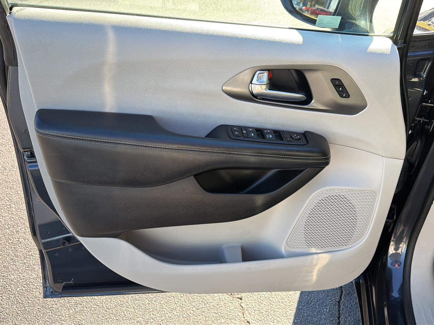 Used 2021 Chrysler Pacifica Van