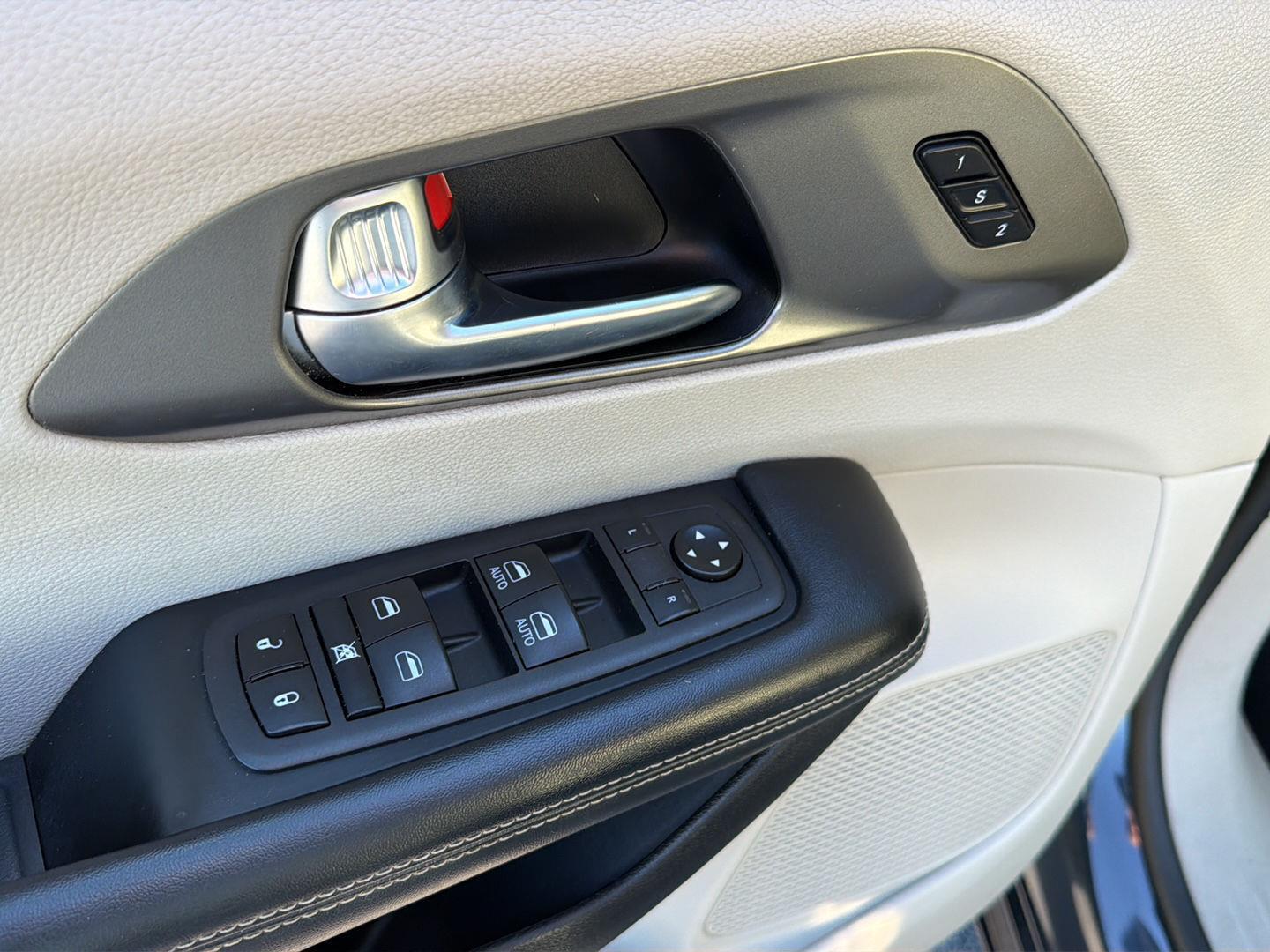 Used 2021 Chrysler Pacifica Van