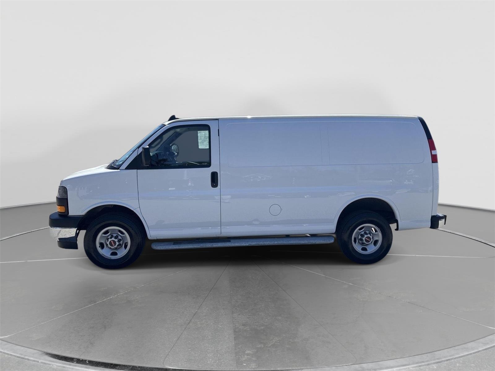 2023 GMC Savana 2500's photo