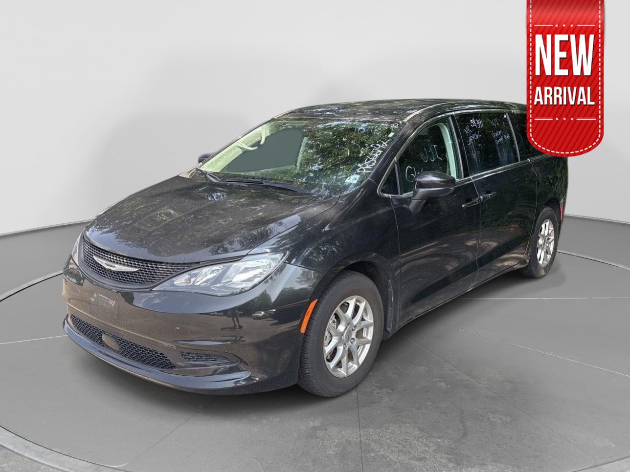 Brilliant Black Crystal Pearlcoat 2023 Chrysler Voyager Minivan Front-Wheel Drive 9-Speed Automatic