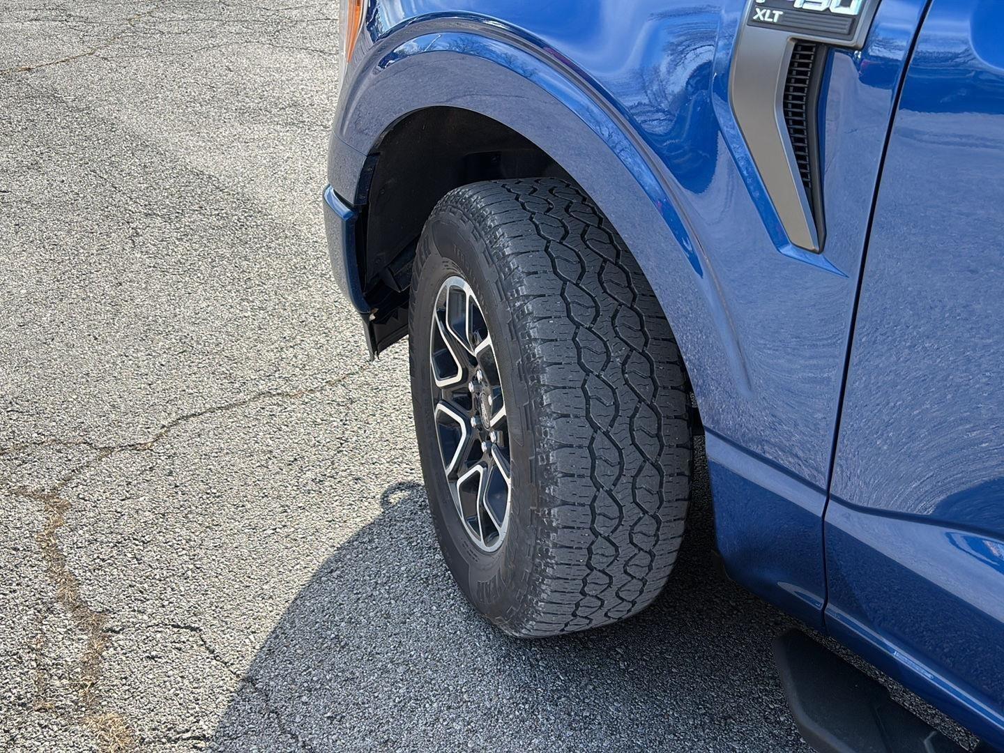 View vehicle photo 4