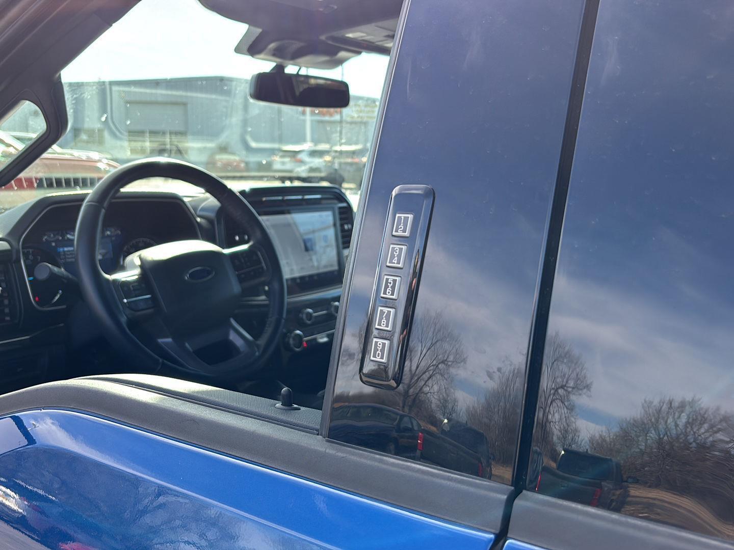 View vehicle photo 7