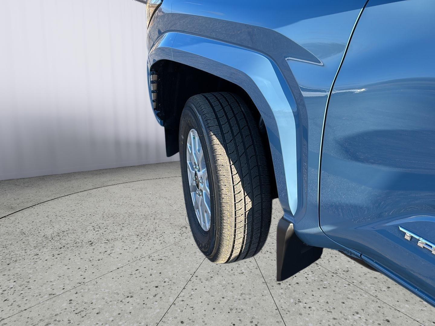 View vehicle photo 4