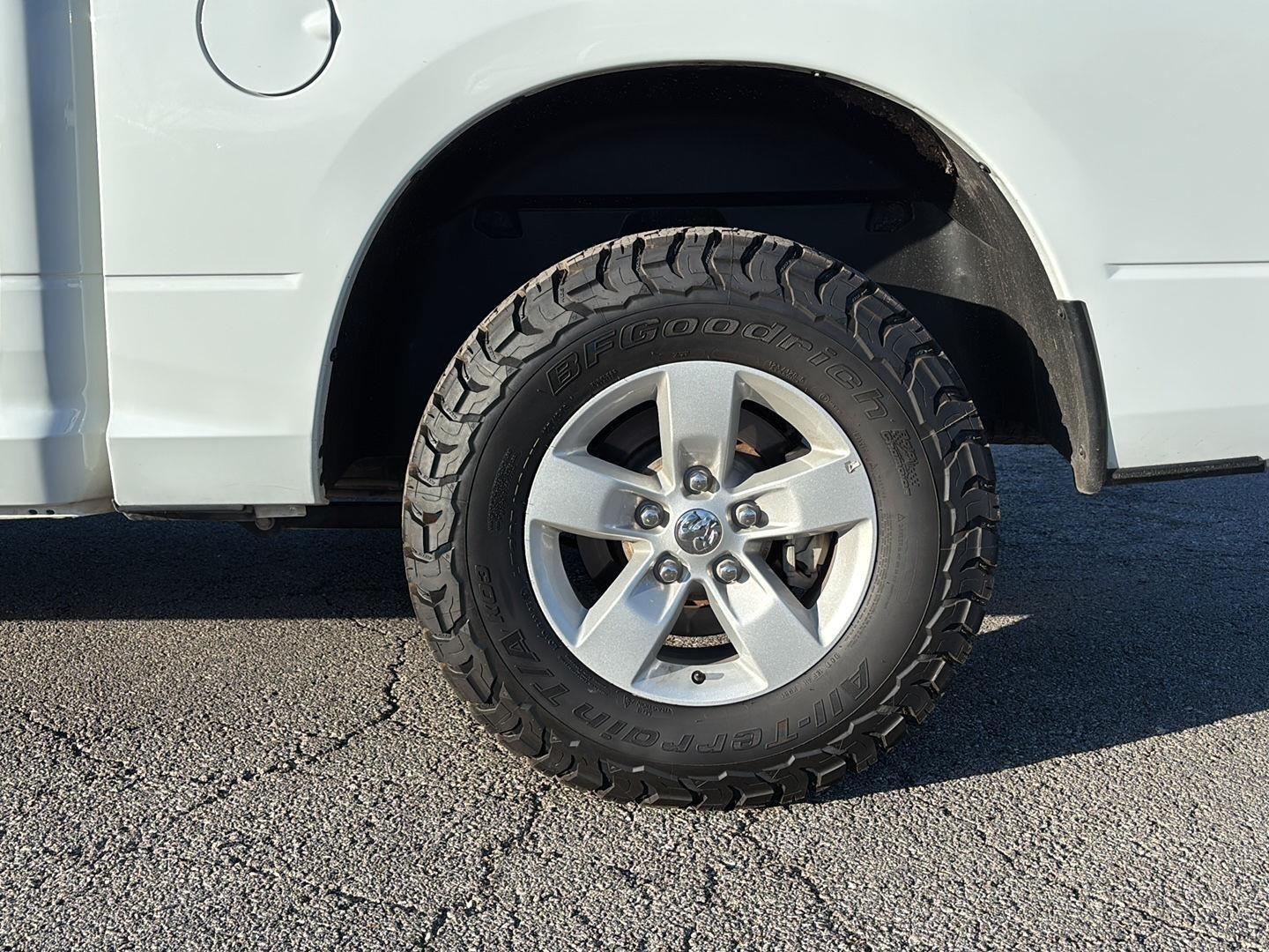 View vehicle photo 7