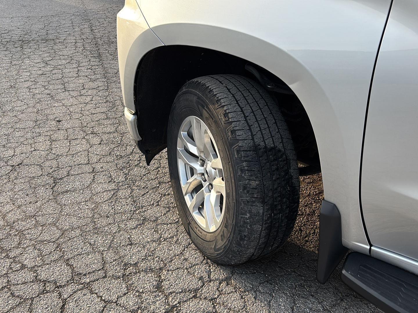 View vehicle photo 4