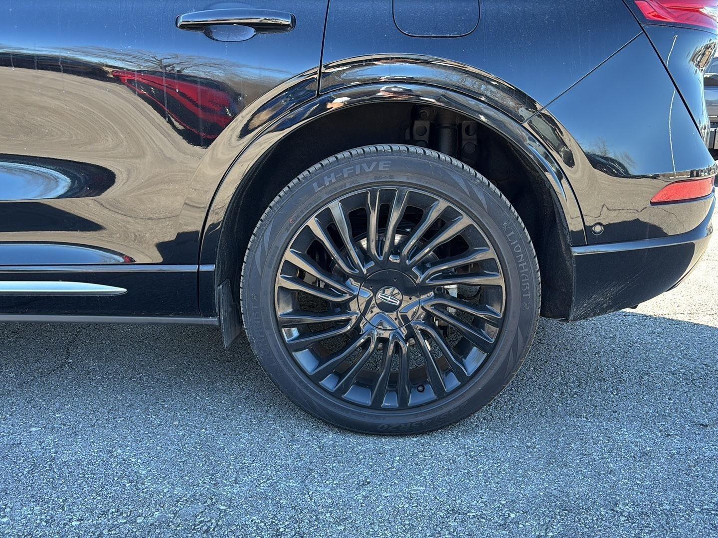 View vehicle photo 7
