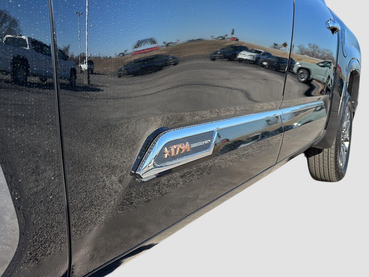 View vehicle photo 7