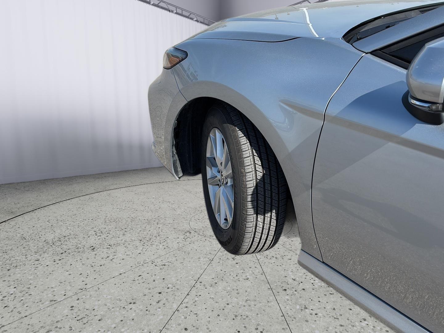 View vehicle photo 4