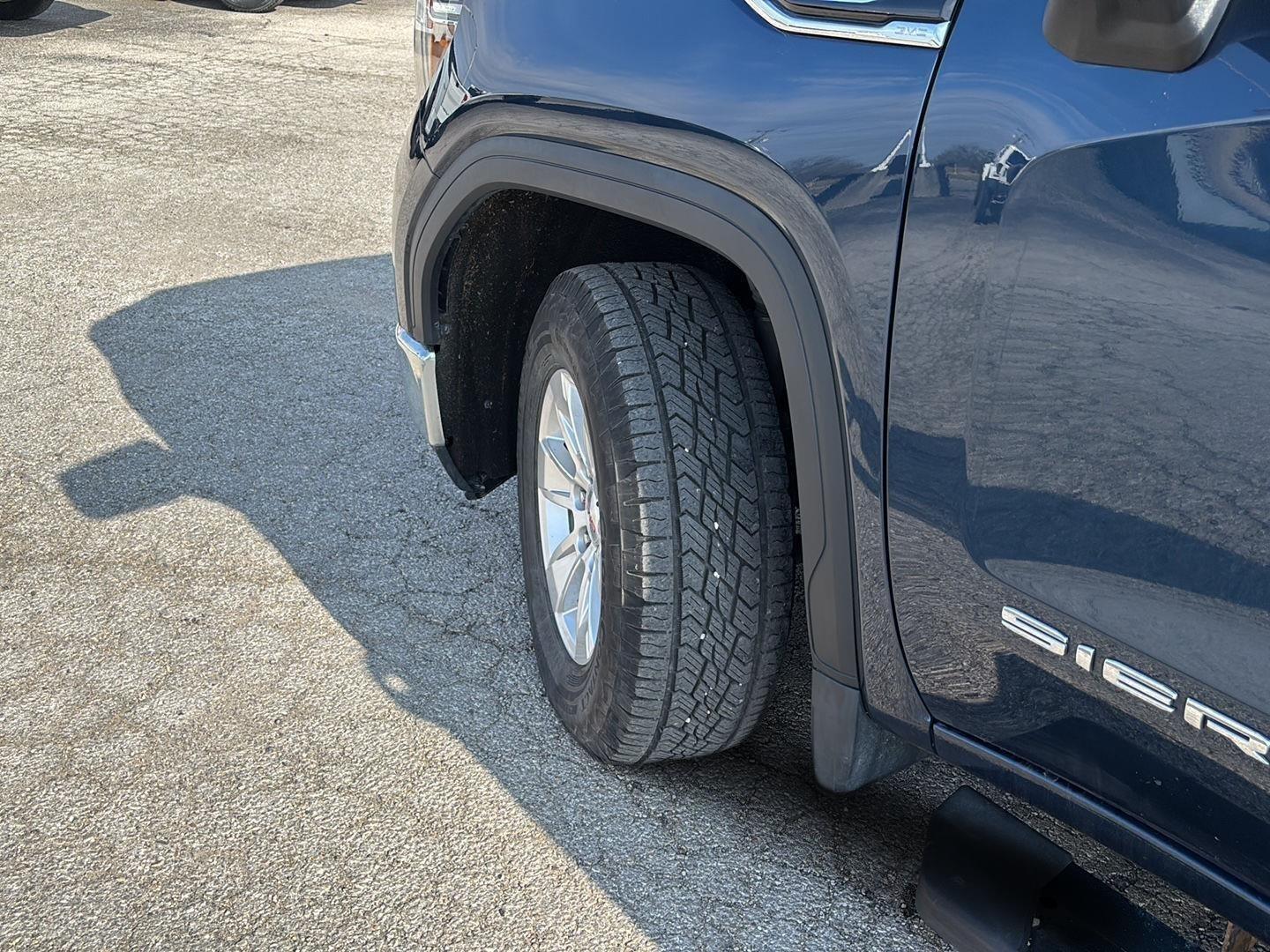 View vehicle photo 4