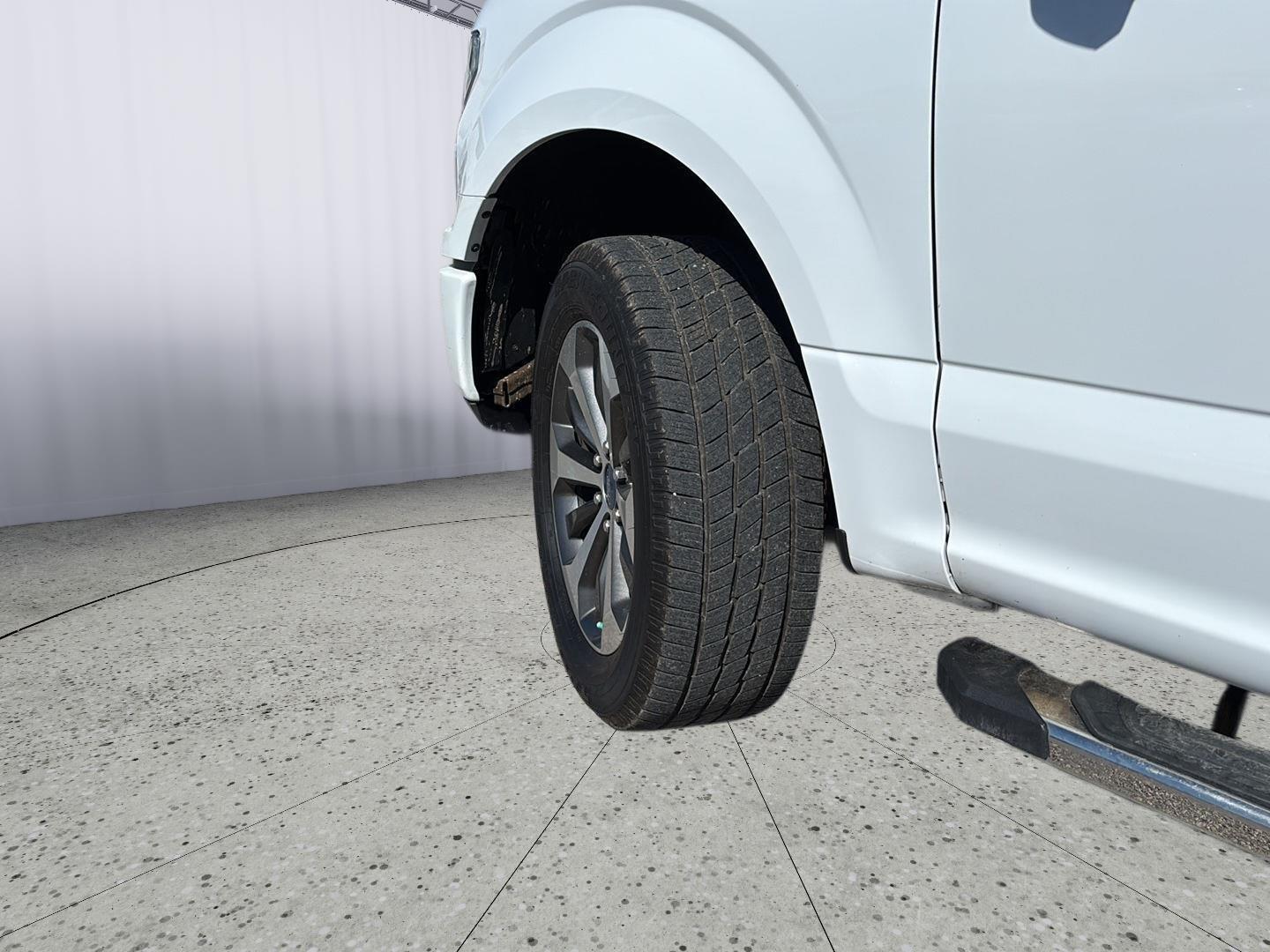 View vehicle photo 4