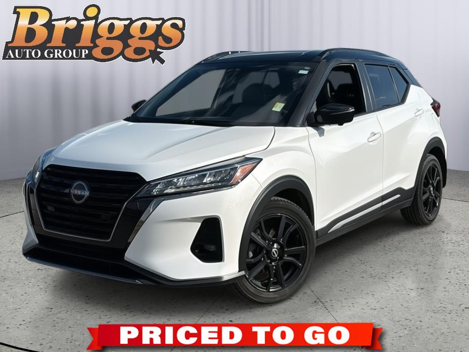 Aspen White Tricoat/Super Black 2022 Nissan Kicks SR FWD SUV / Crossover Front-Wheel Drive Continuously Variable Transmission