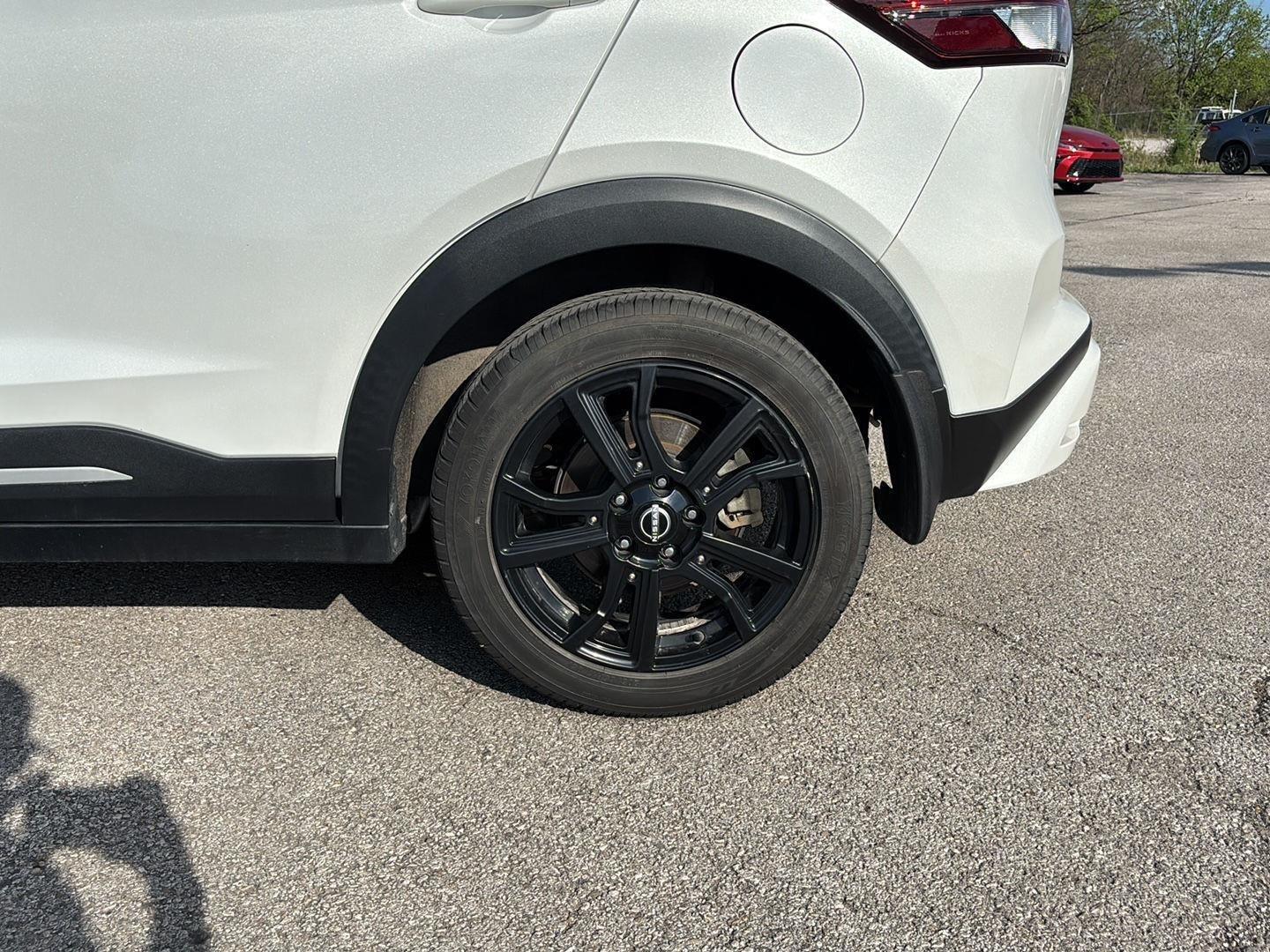 View vehicle photo 6