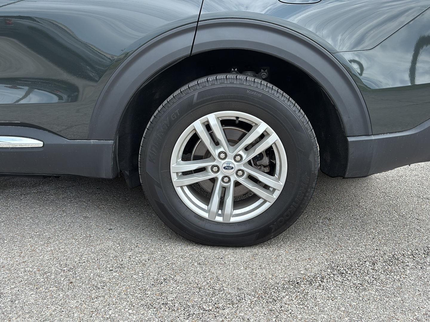 View vehicle photo 7