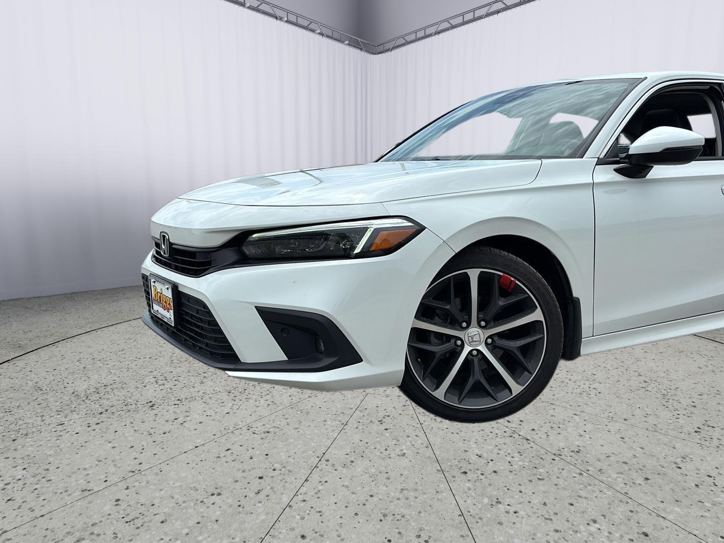 View vehicle photo 4