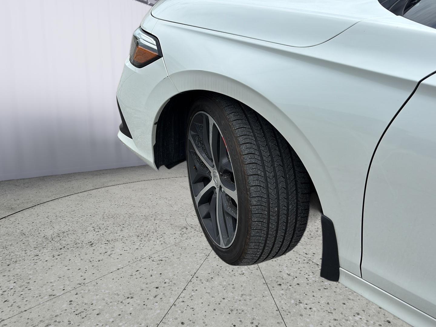 View vehicle photo 7
