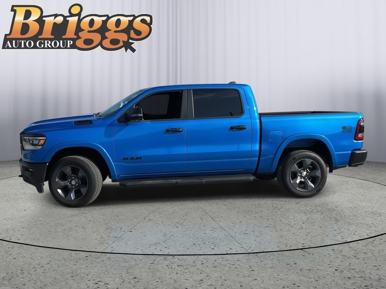 View vehicle photo 4