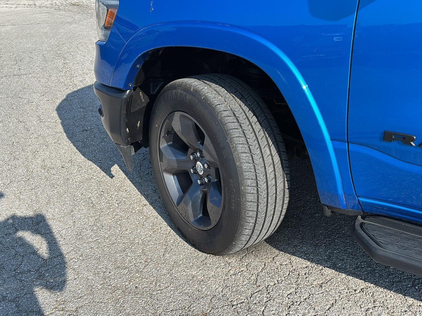View vehicle photo 5