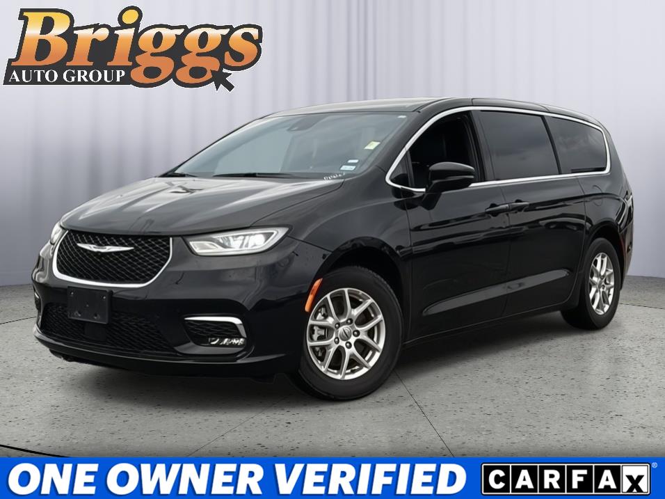 Diamond Black Crystal Pearlcoat 2025 Chrysler Pacifica Minivan Front-Wheel Drive 9-Speed Automatic