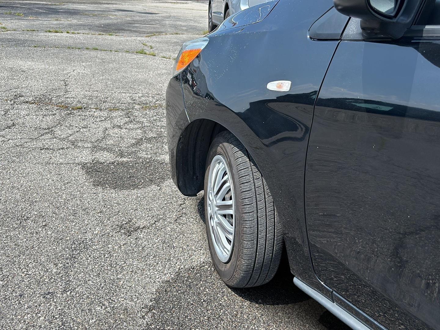 View vehicle photo 4