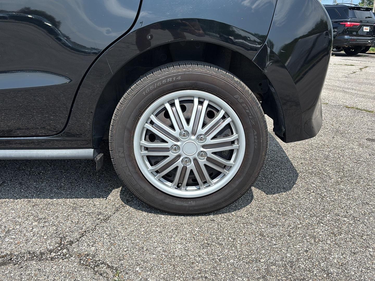 View vehicle photo 5