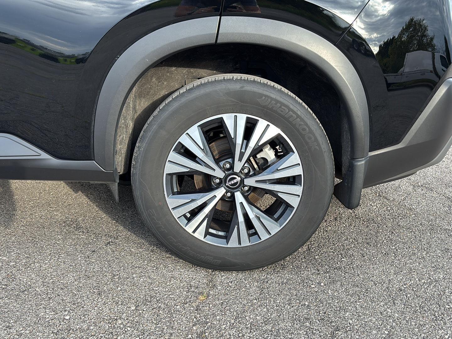 View vehicle photo 7