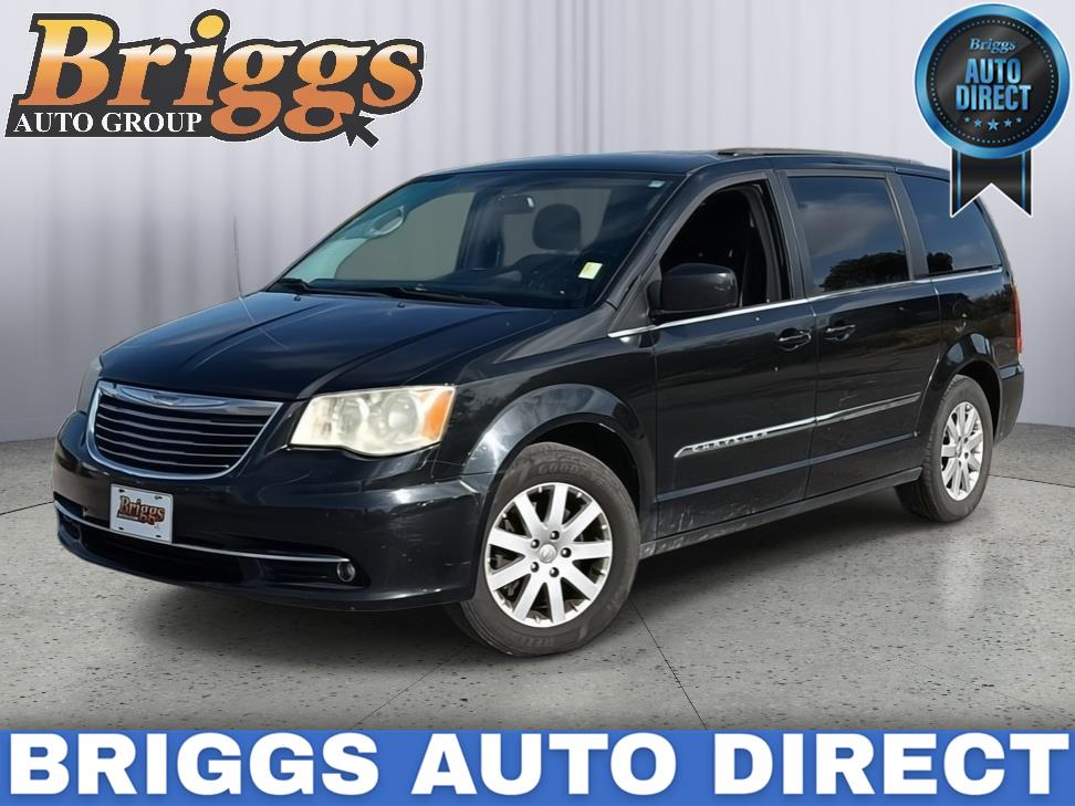 Brilliant Black Crystal Pearlcoat 2015 Chrysler Town & Country Minivan Front-Wheel Drive 6-Speed Automatic