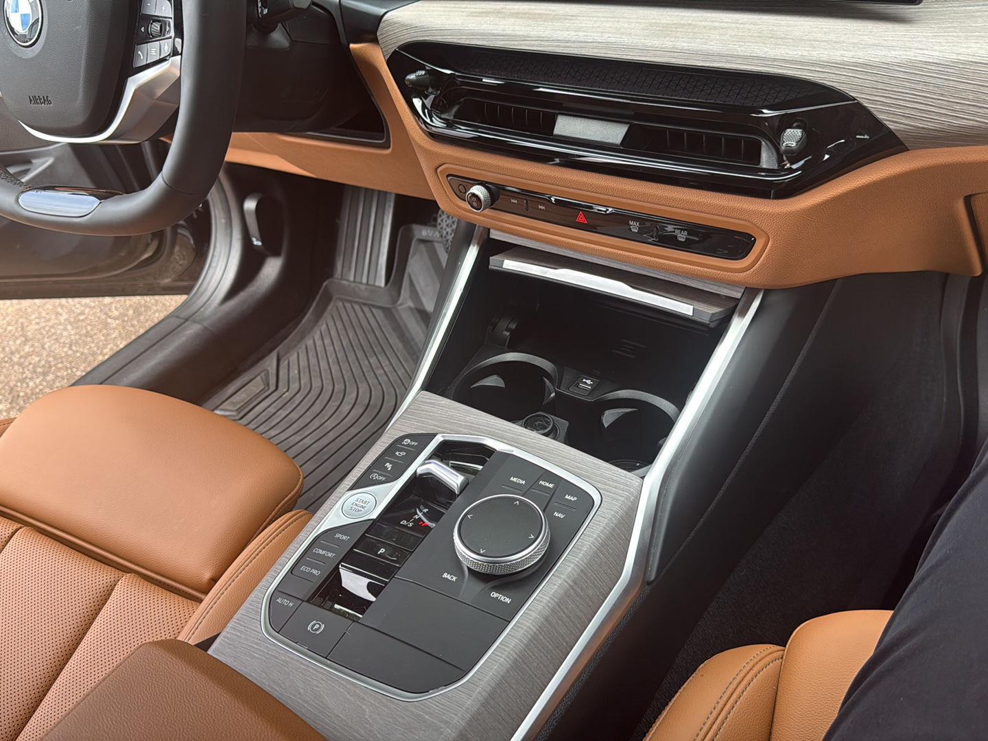 2025 BMW 3 Series 330i - Black Sapphire Metallic exterior view 4