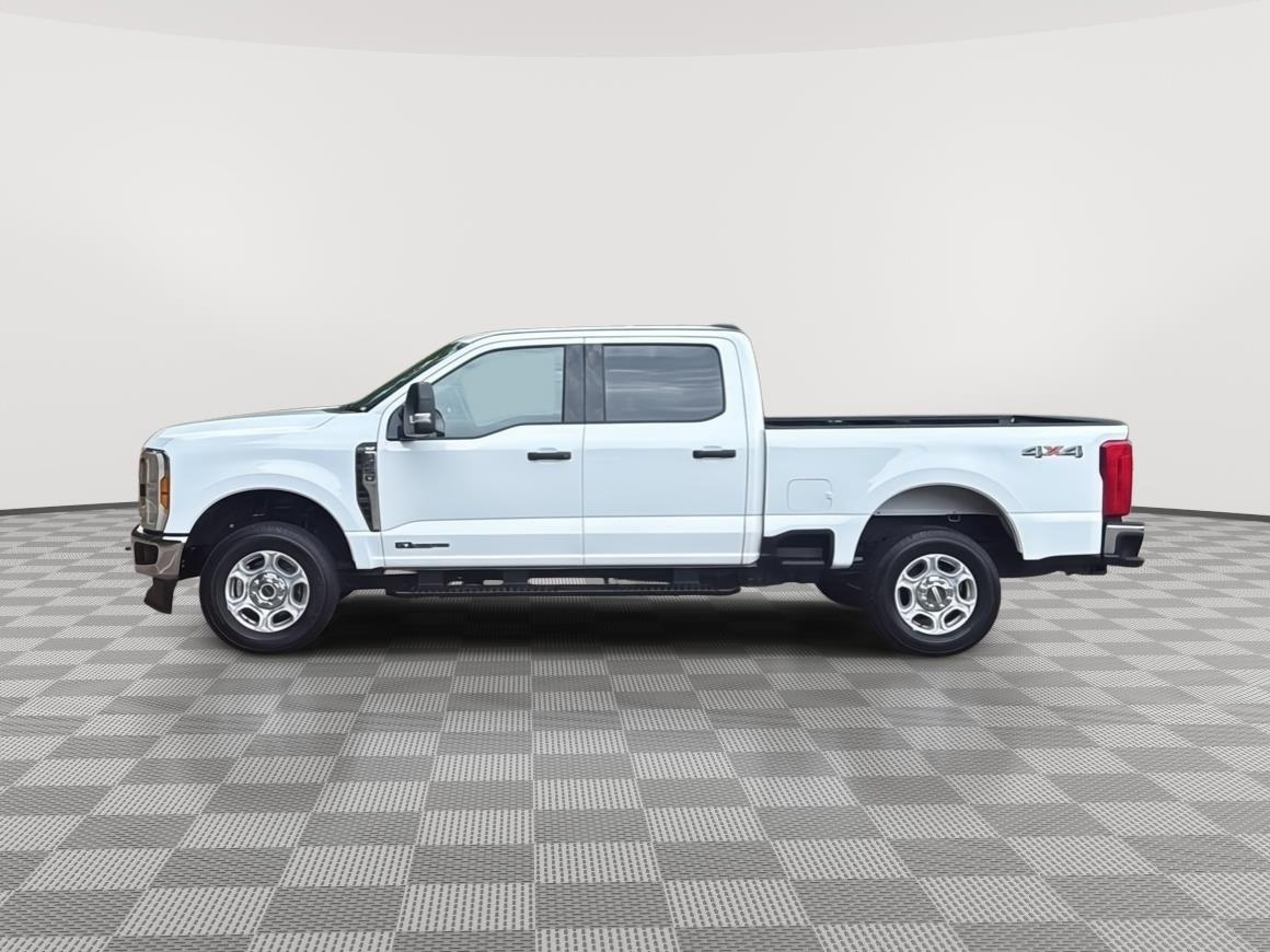 2026 Ford Super Duty F-250 XLT - Oxford White exterior view 7