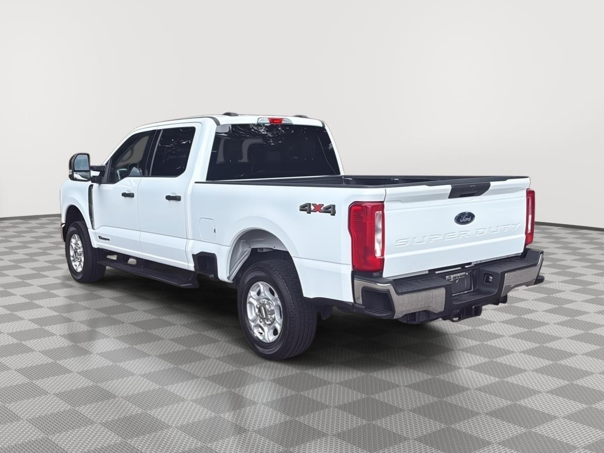 2026 Ford Super Duty F-250 XLT - Oxford White exterior view 8