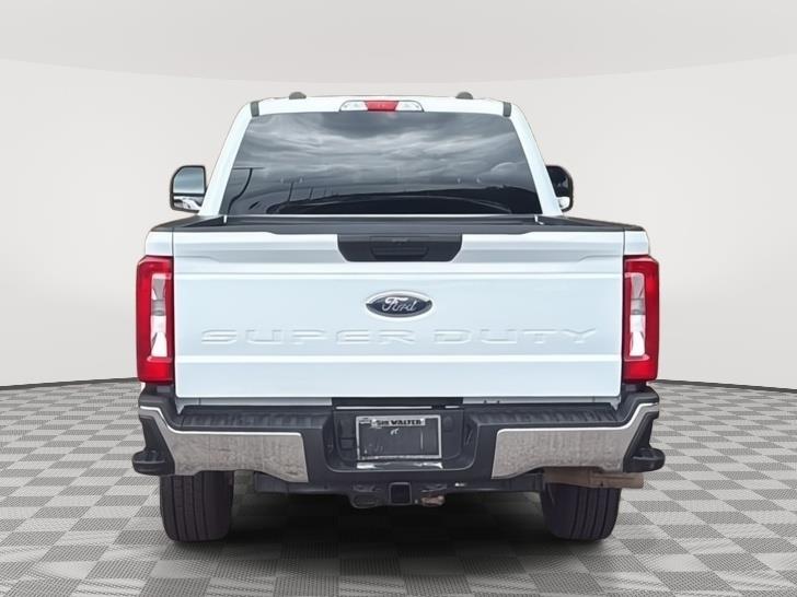 2026 Ford Super Duty F-250 XLT - Oxford White exterior view 9