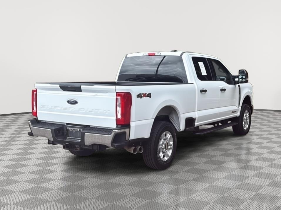 2026 Ford Super Duty F-250 XLT - Oxford White exterior view 10