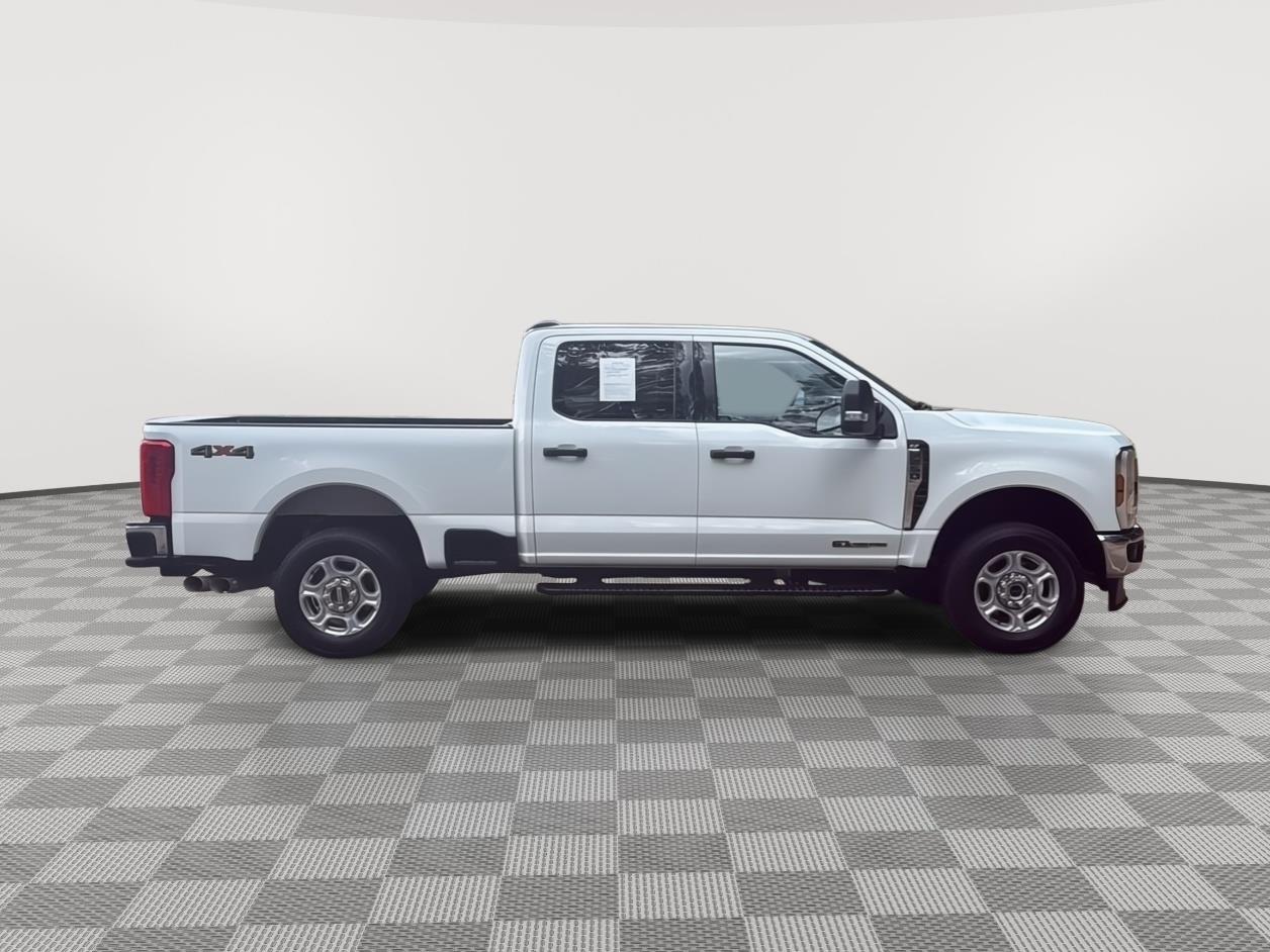 2026 Ford Super Duty F-250 XLT - Oxford White exterior view 11