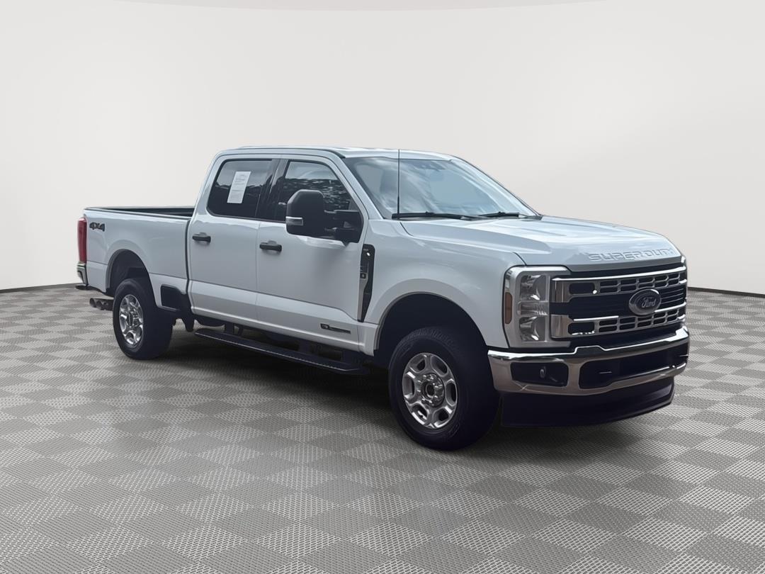 2026 Ford Super Duty F-250 XLT - Oxford White exterior view 12