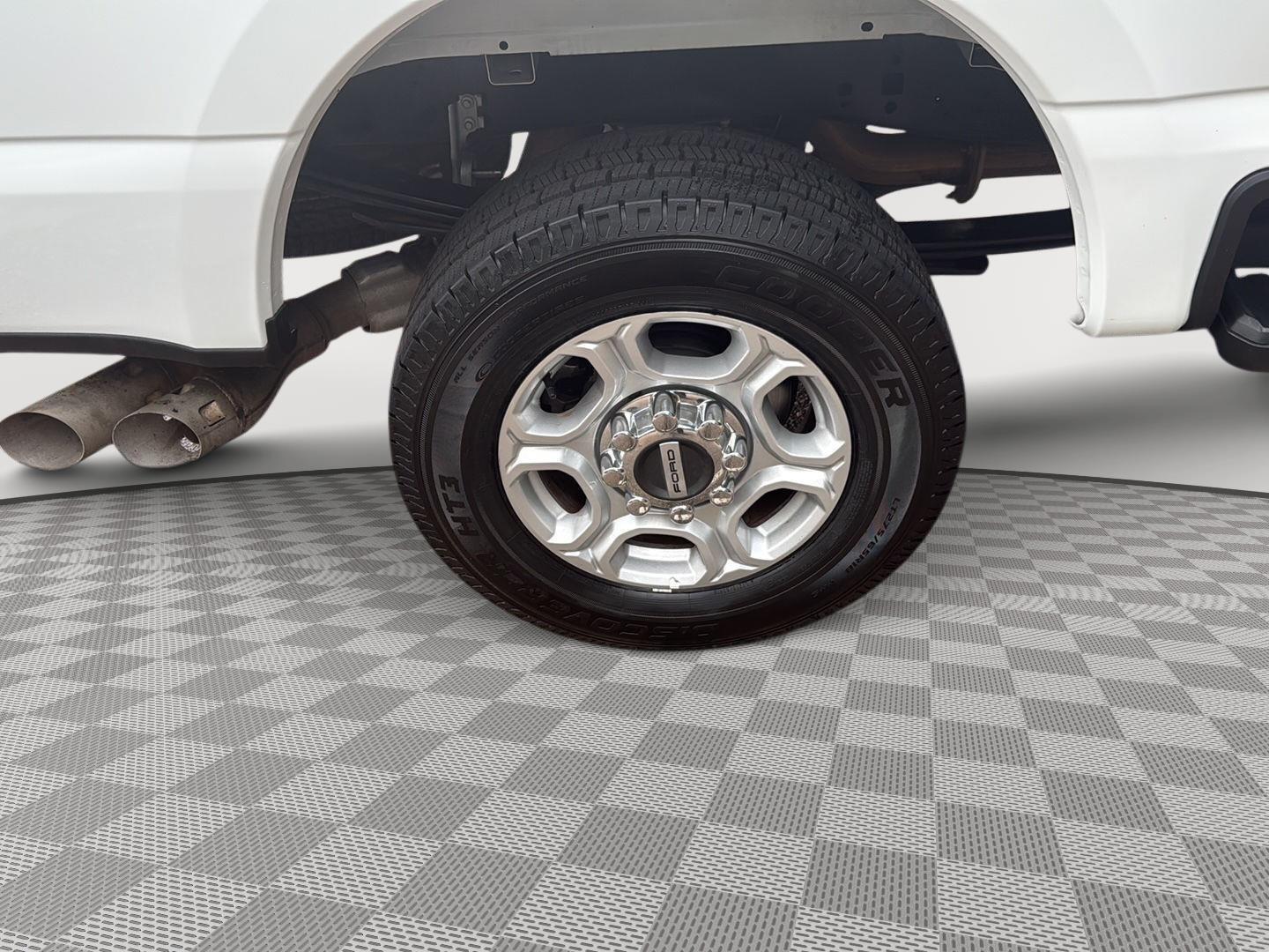 2026 Ford Super Duty F-250 XLT - Oxford White exterior view 15