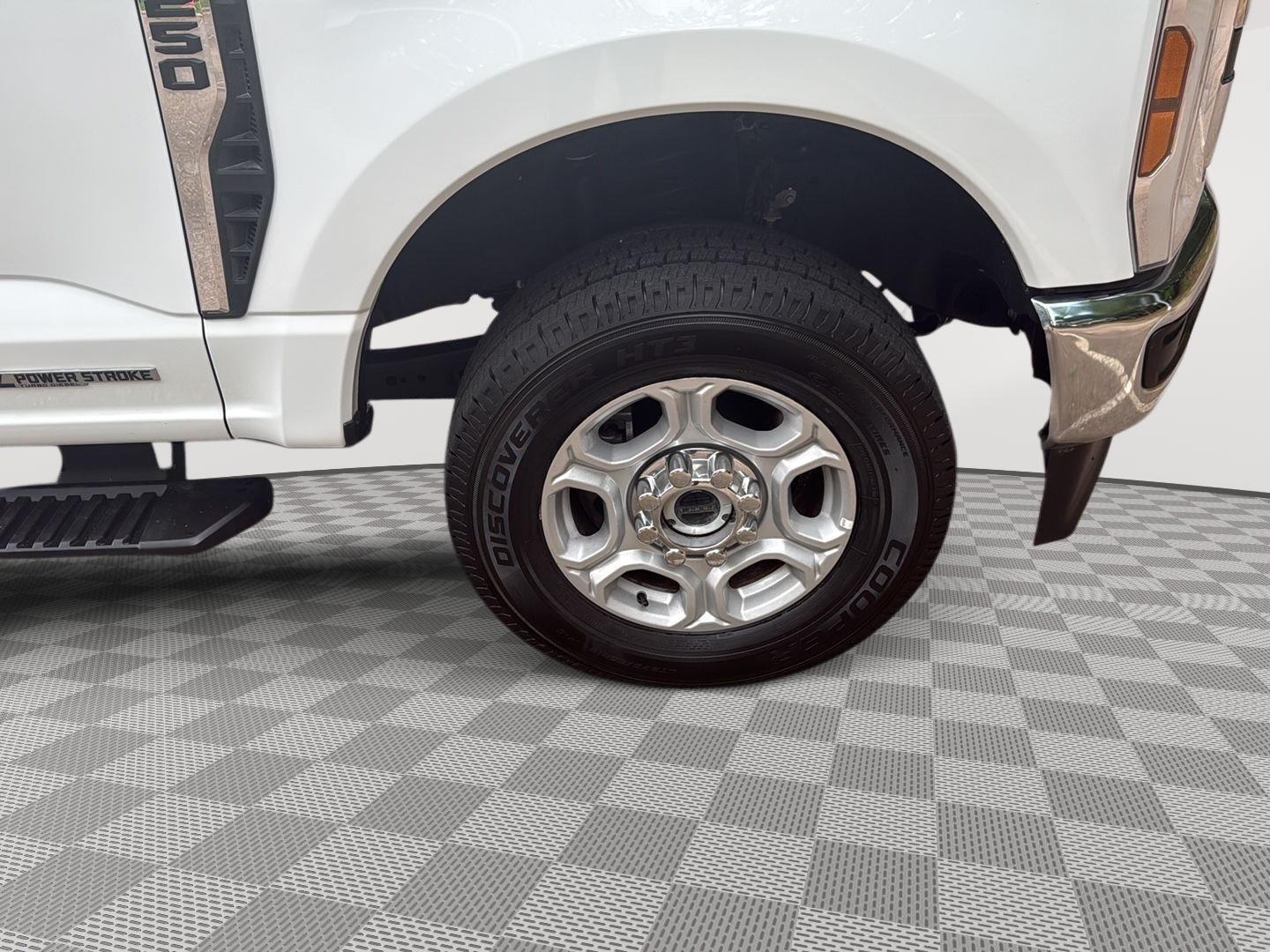 2026 Ford Super Duty F-250 XLT - Oxford White exterior view 16