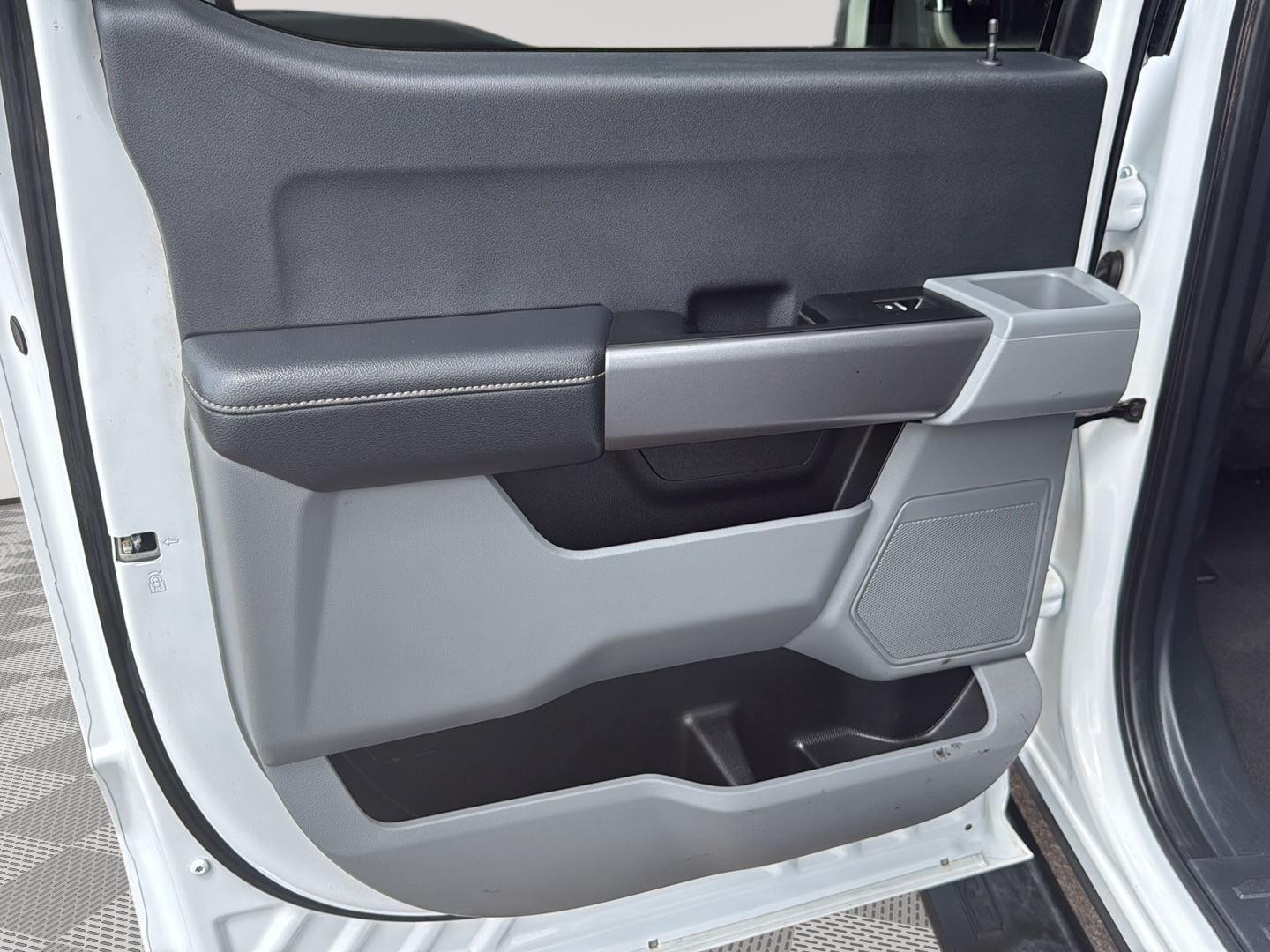 2026 Ford Super Duty F-250 XLT - Oxford White exterior view 18