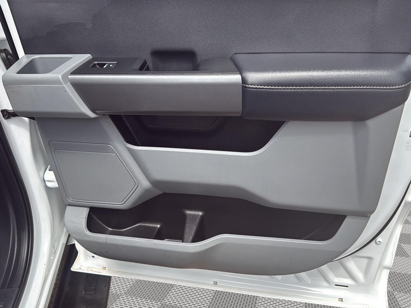 2026 Ford Super Duty F-250 XLT - Oxford White exterior view 19