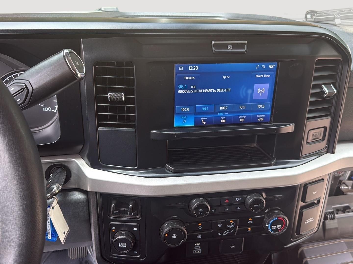 2026 Ford Super Duty F-250 XLT - Oxford White exterior view 5