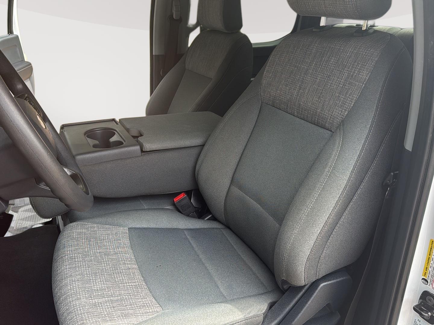 2026 Ford Super Duty F-250 XLT - Oxford White exterior view 3