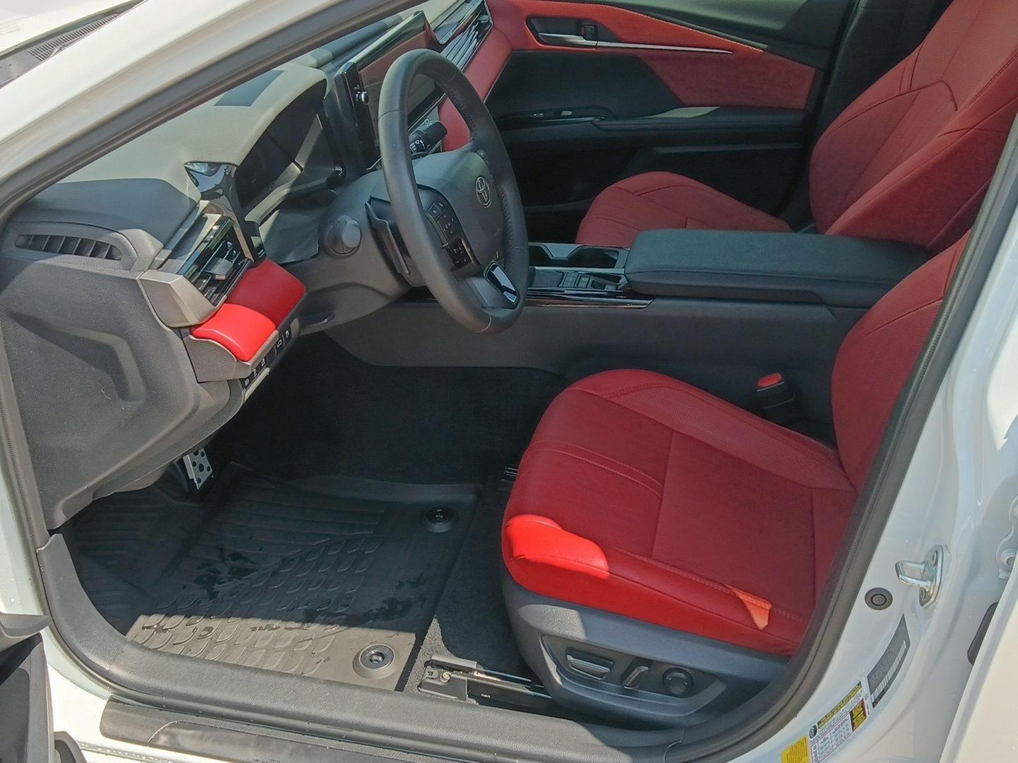 View vehicle photo 3