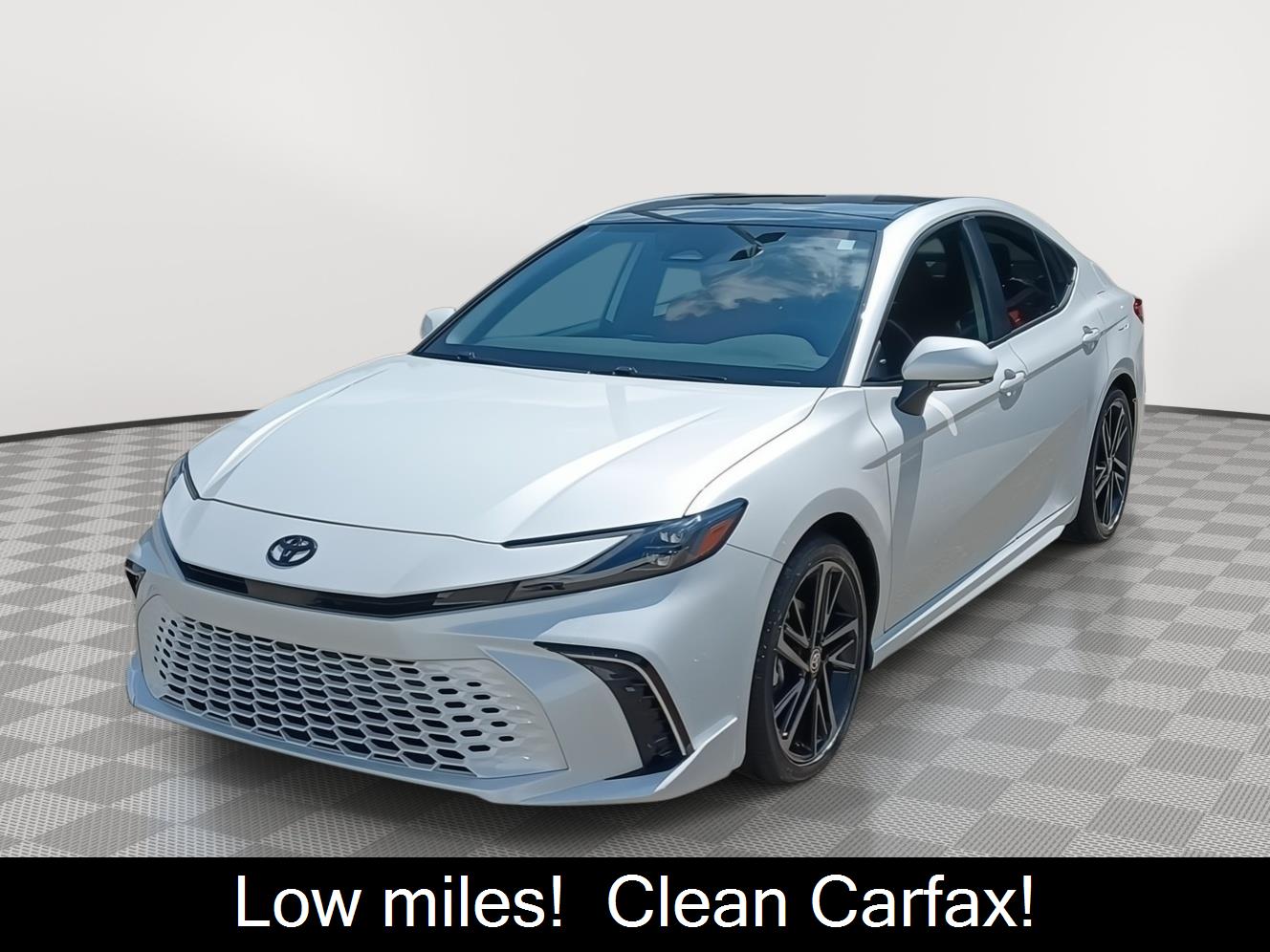 White (Wind Chill Pearl) 2025 Toyota Camry Sedan Front-Wheel Drive Continuously Variable Transmission