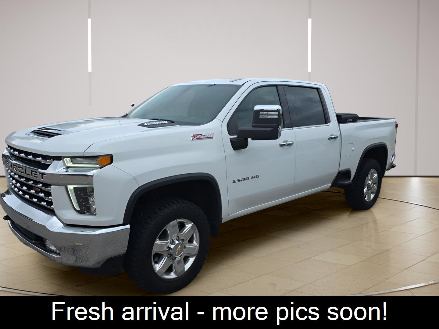 Summit White 2022 Chevrolet Silverado 2500HD Pickup Truck Four-Wheel Drive Automatic