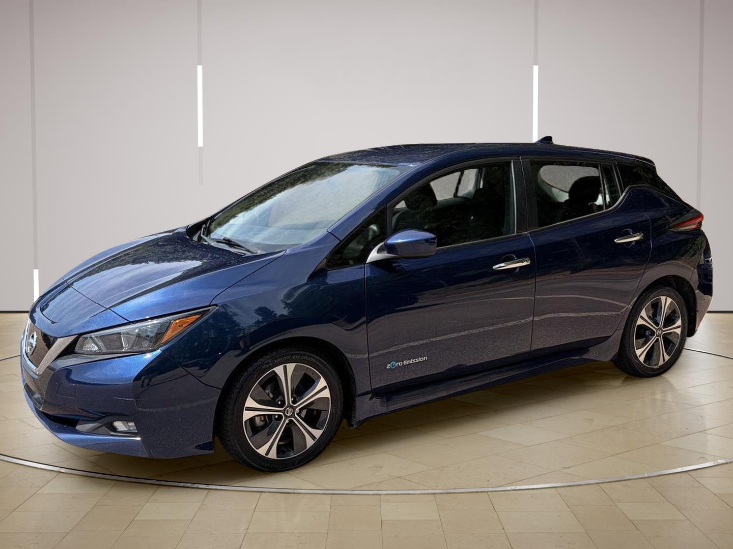 Deep Blue Pearl 2018 Nissan LEAF Hatchback Front-Wheel Drive Automatic