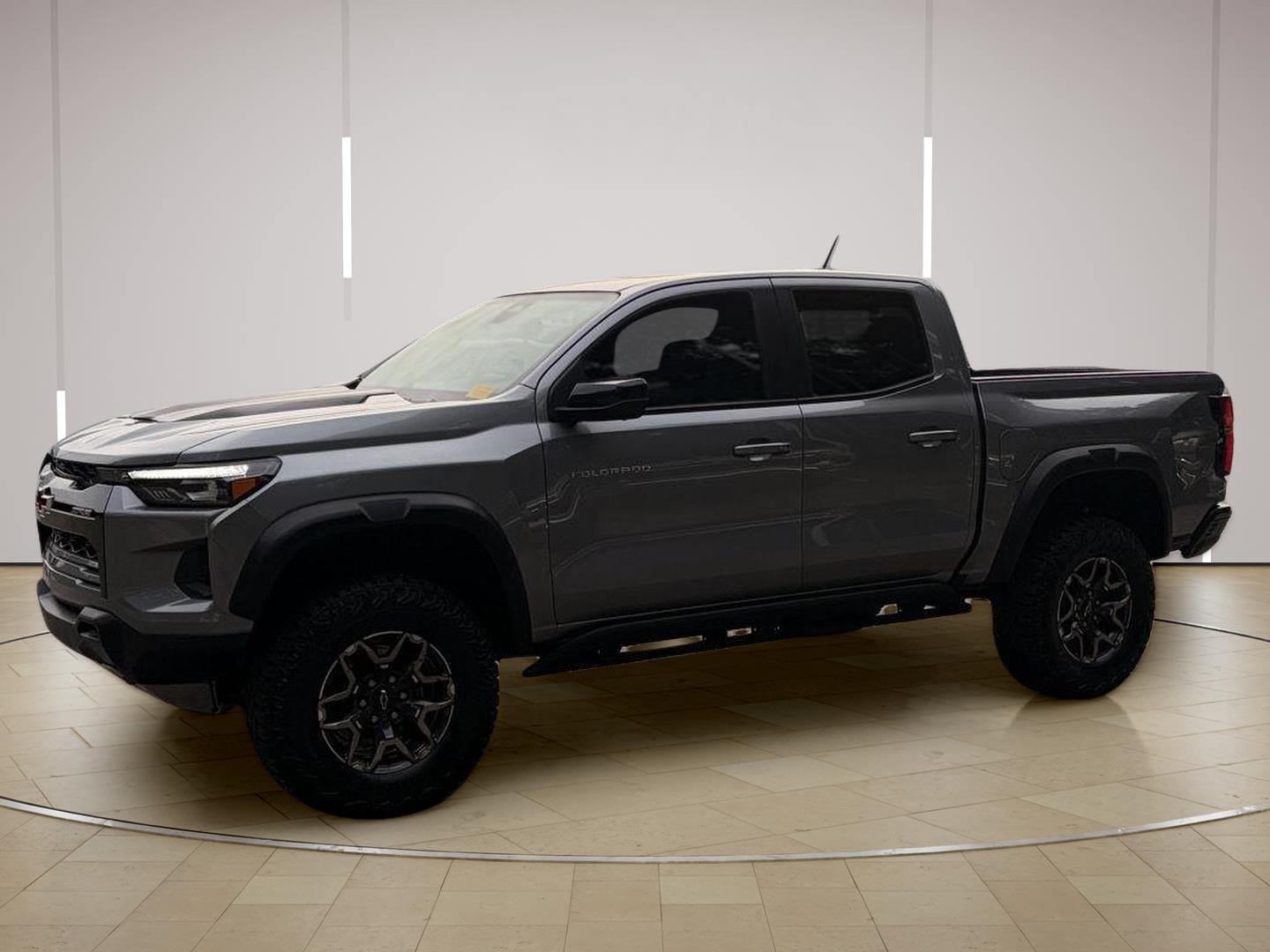 Sterling Gray Metallic 2025 Chevrolet Colorado Pickup Truck Four-Wheel Drive 8-Speed Automatic