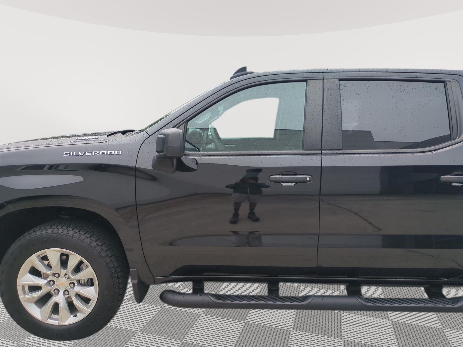 2025 Chevrolet Silverado 1500 Custom - Black exterior view 18