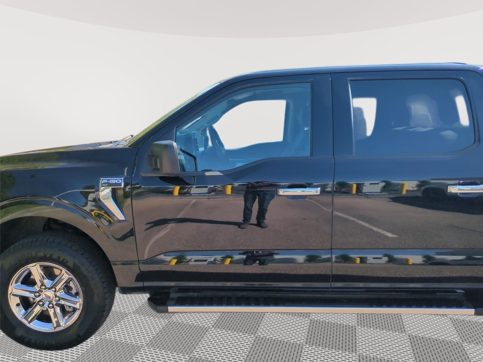 2025 Ford F-150 XLT - Agate Black exterior view 18