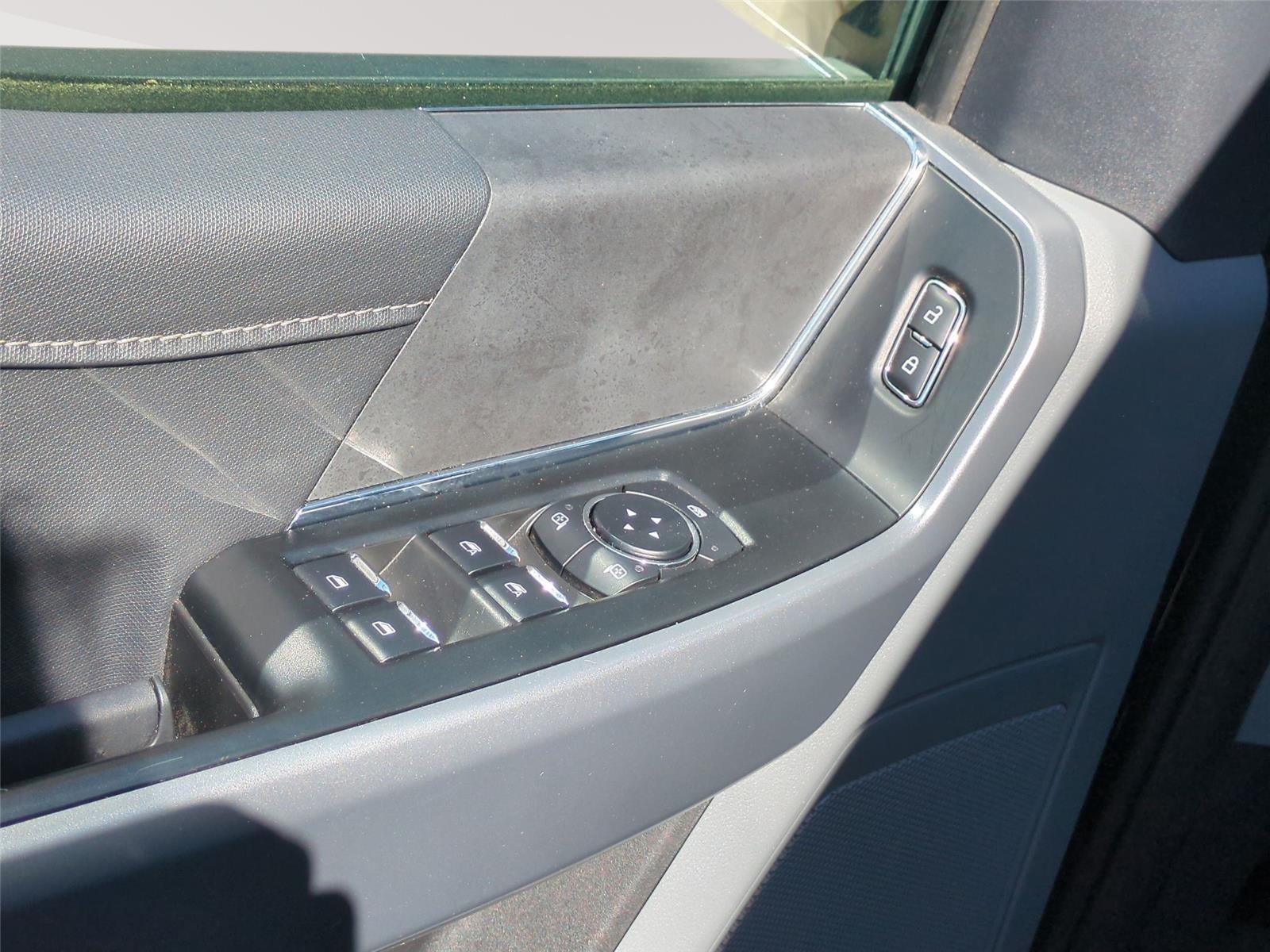 2025 Ford F-150 XLT - Agate Black exterior view 19