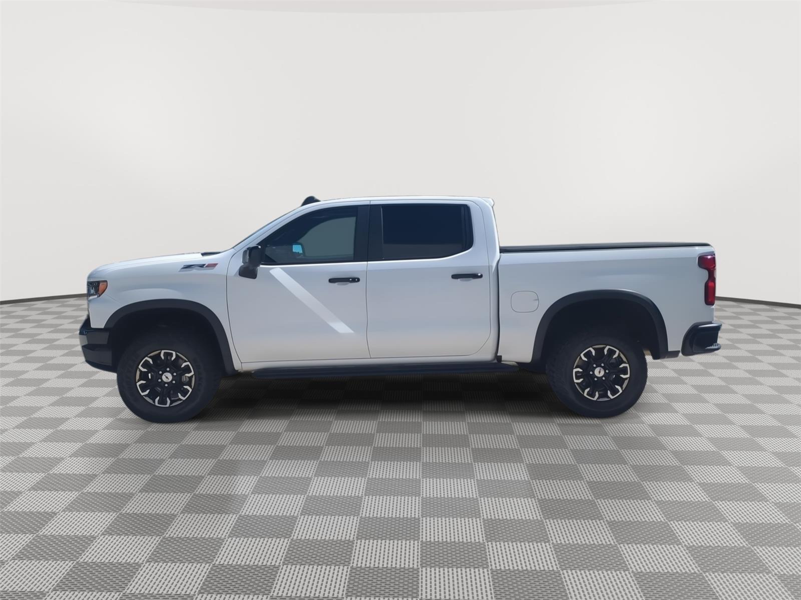 2023 Chevrolet Silverado 1500 ZR2 - Summit White exterior view 8
