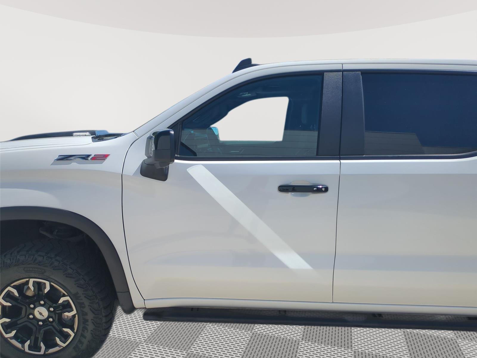 2023 Chevrolet Silverado 1500 ZR2 - Summit White exterior view 18