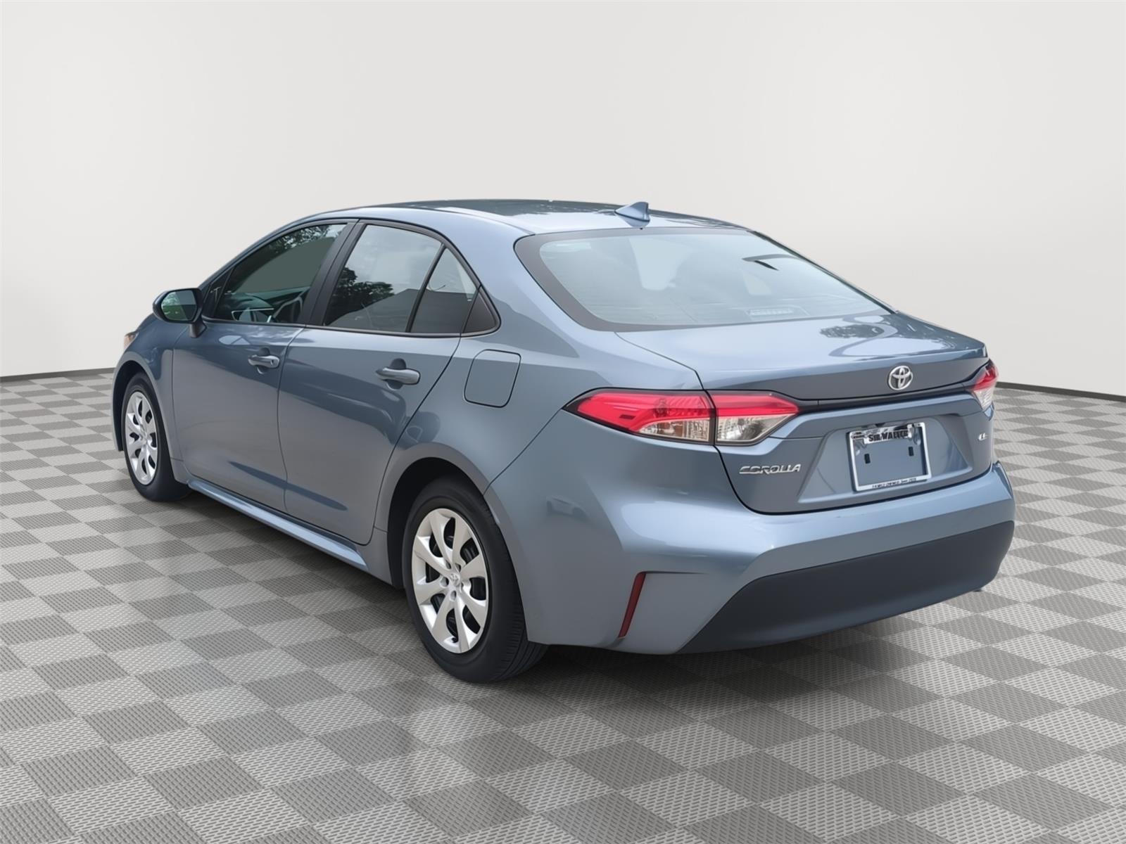 View vehicle photo 3
